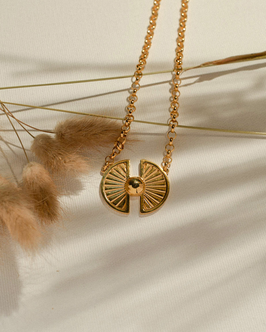 MOONSHELL NECKLACE