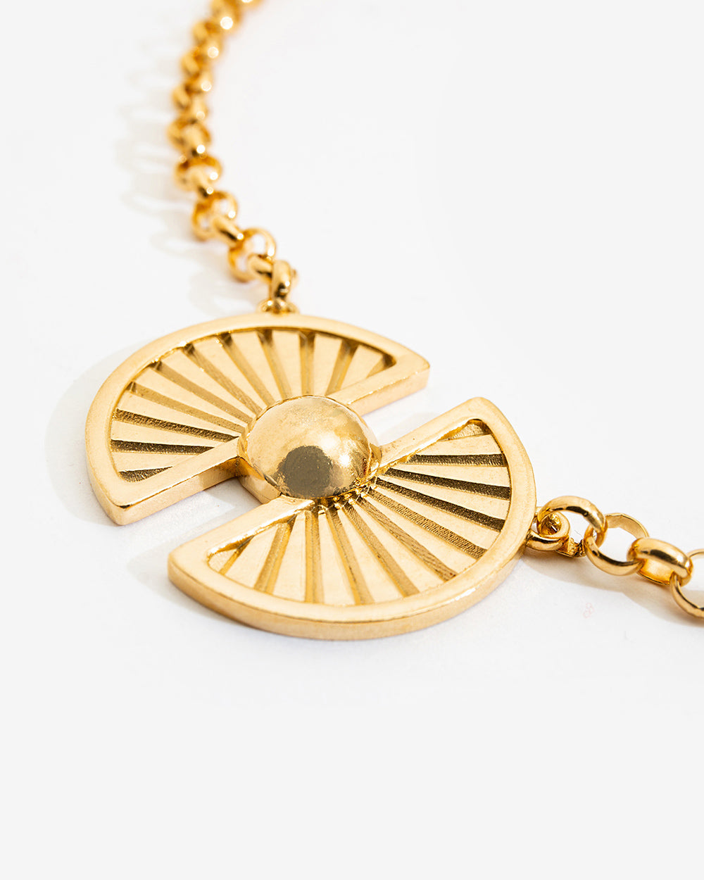 MOONSHELL NECKLACE