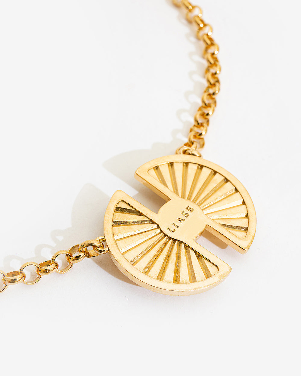 MOONSHELL NECKLACE