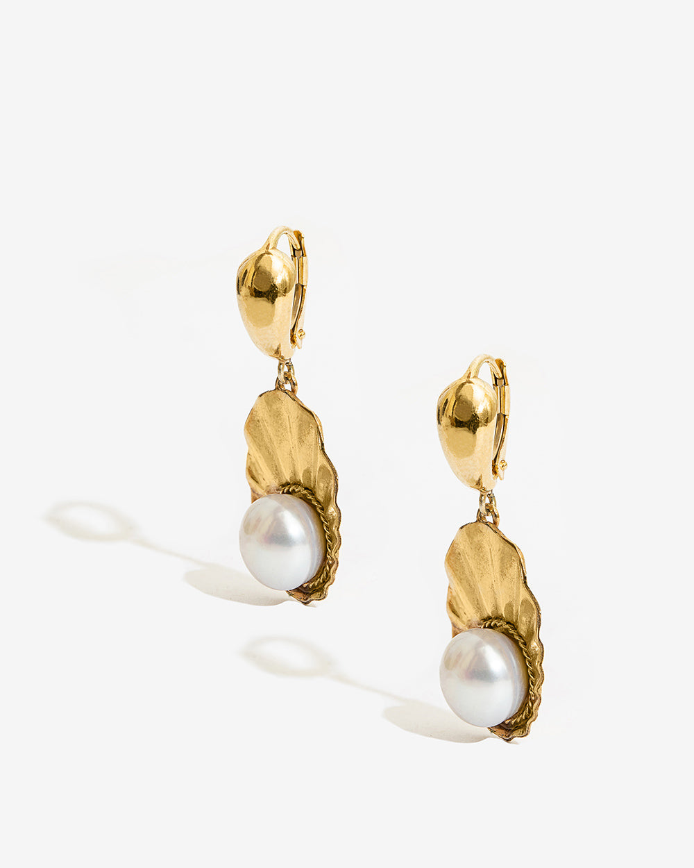 CROWN SHELL EARRINGS WITH PEARLS