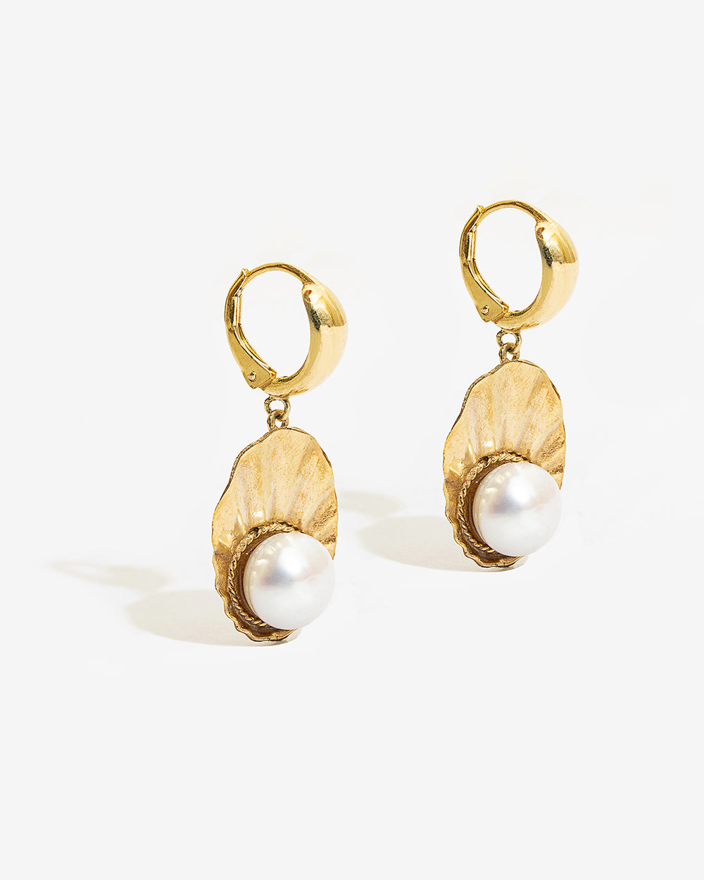 CROWN SHELL EARRINGS WITH PEARLS