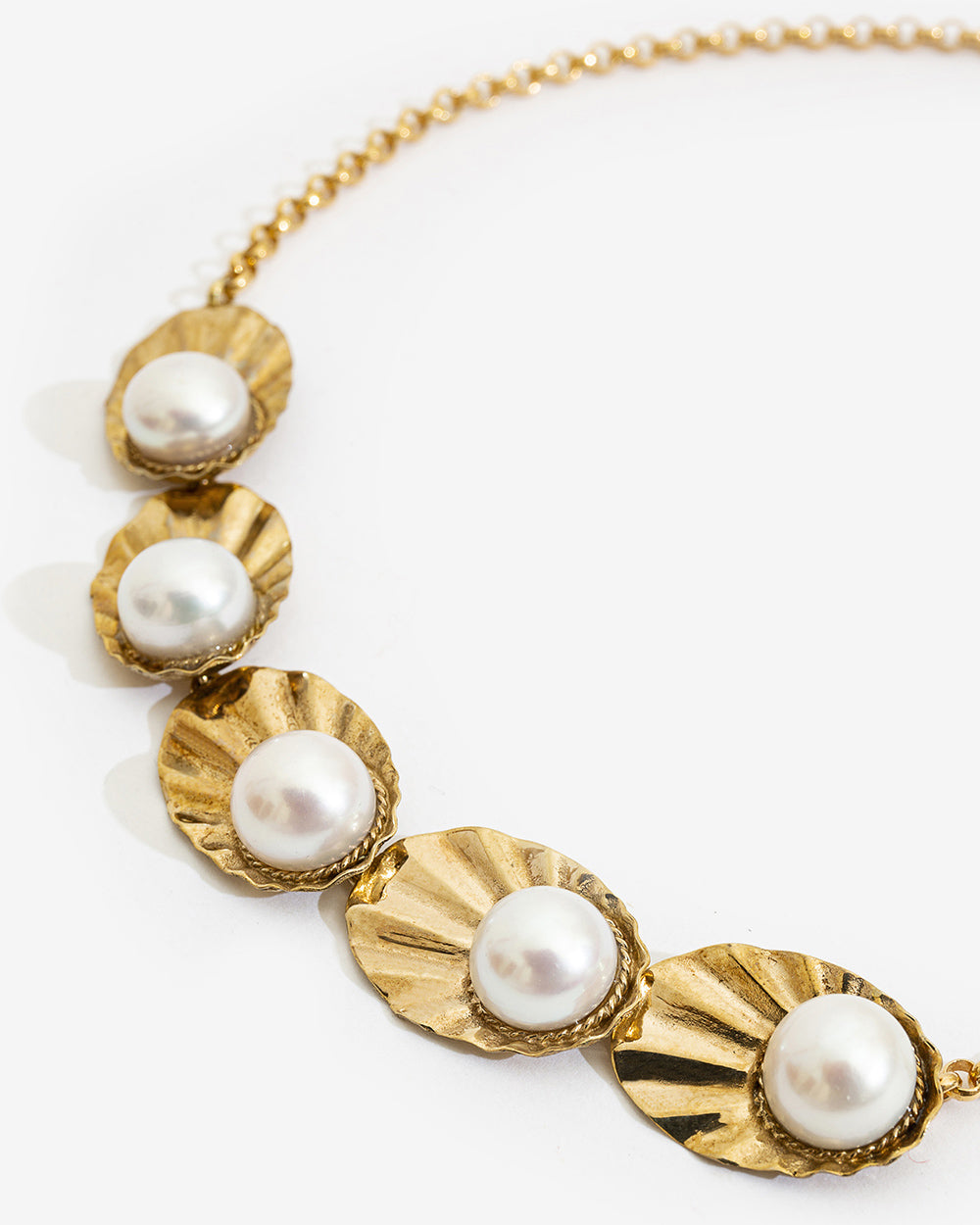 CROWN SHELL NECKLACE WITH NATURAL PEARLS
