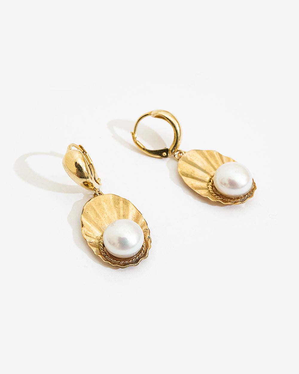 CROWN SHELL EARRINGS WITH PEARLS