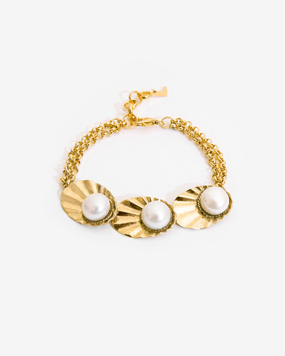 CROWN SHELL BRACELET WITH NATURAL PEARLS