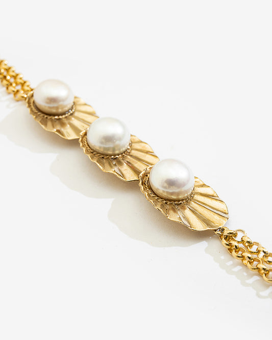 CROWN SHELL BRACELET WITH NATURAL PEARLS